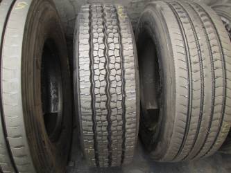 Opona używana 275/70R22.5 Pirelli BIEZNIKOWANA