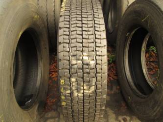 Opona używana 275/70R22.5 Pirelli BIEZNIKOWANA