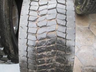 Opona używana 315/80R22.5 Bridgestone BIEŻNIKOWANA