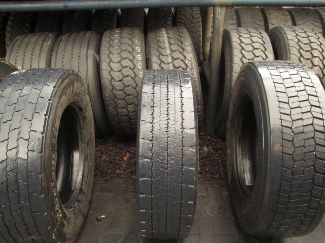 Opona używana 275/70R22.5 Dunlop BIEZNIKOWANA